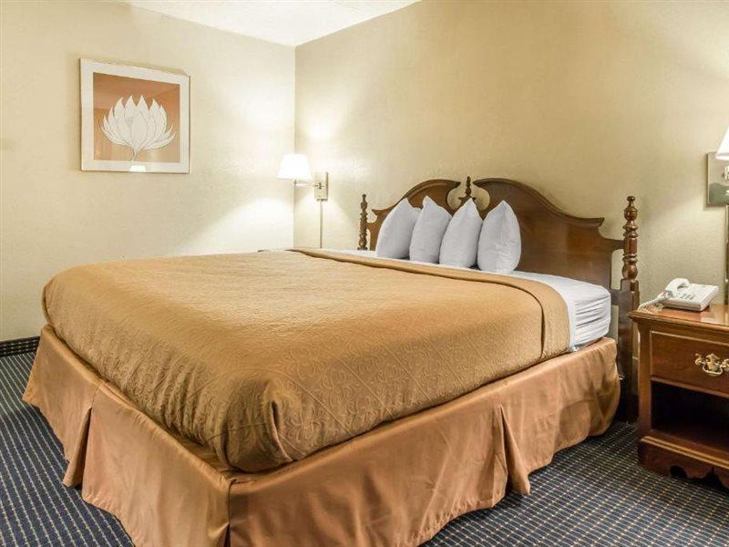Quality Inn & Conference Center Somerset Buitenkant foto