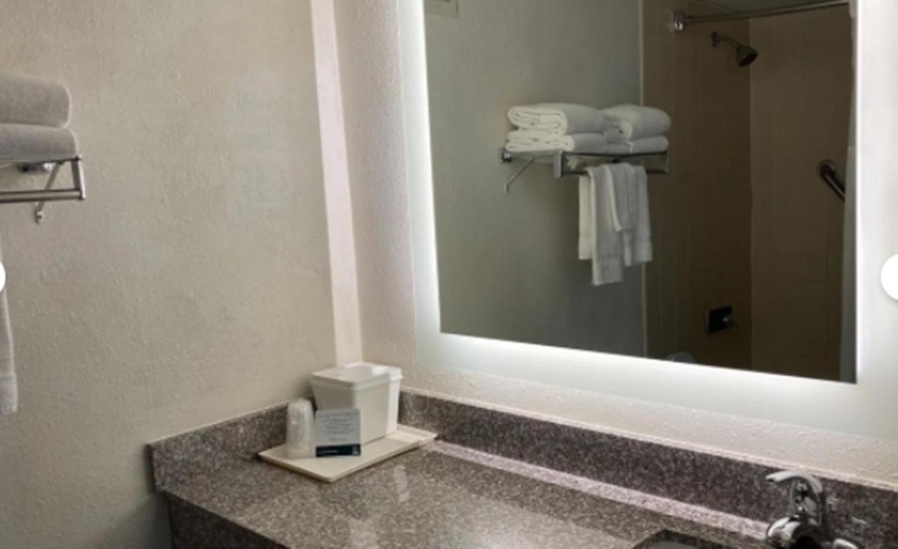 Quality Inn & Conference Center Somerset Buitenkant foto