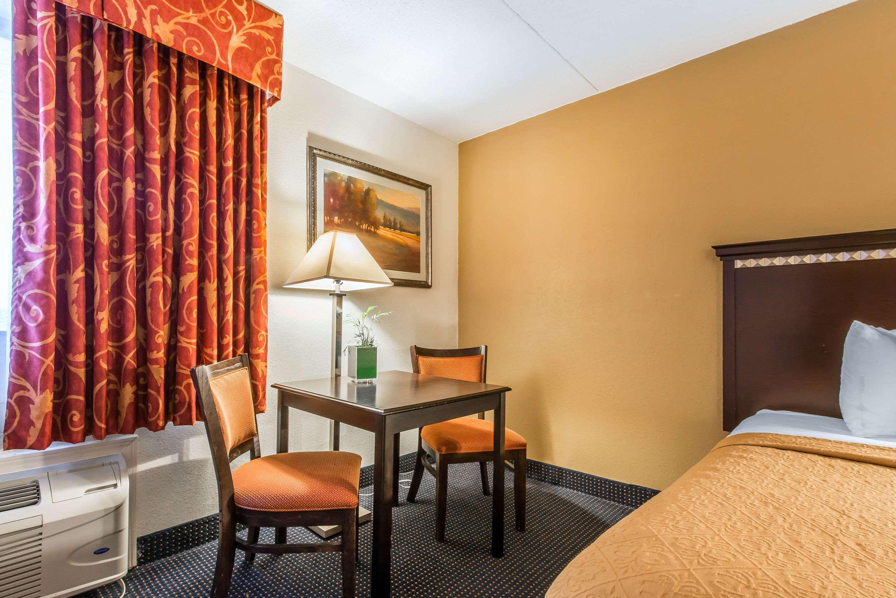 Quality Inn & Conference Center Somerset Buitenkant foto