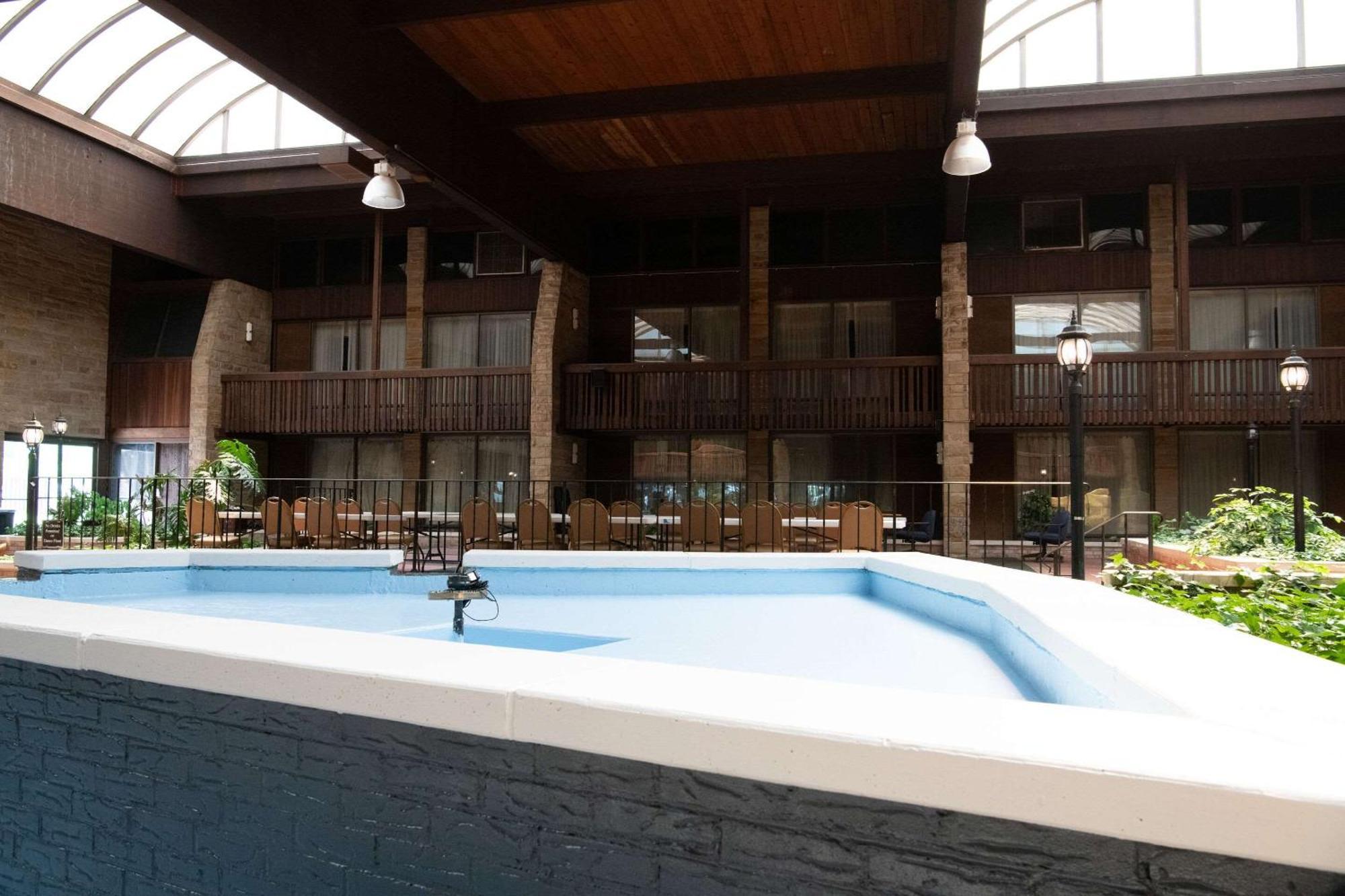 Quality Inn & Conference Center Somerset Buitenkant foto