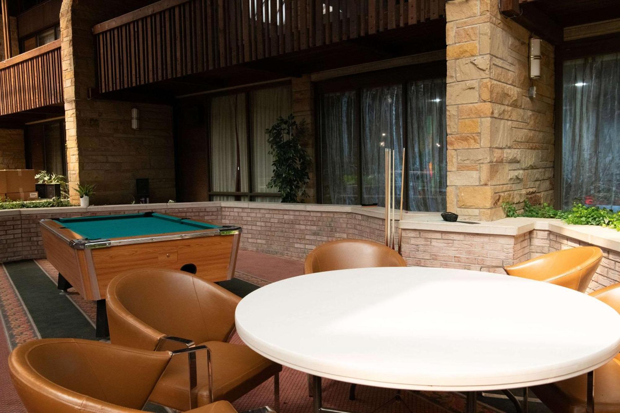 Quality Inn & Conference Center Somerset Buitenkant foto