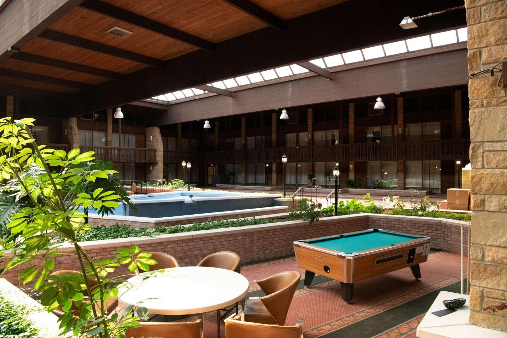 Quality Inn & Conference Center Somerset Buitenkant foto