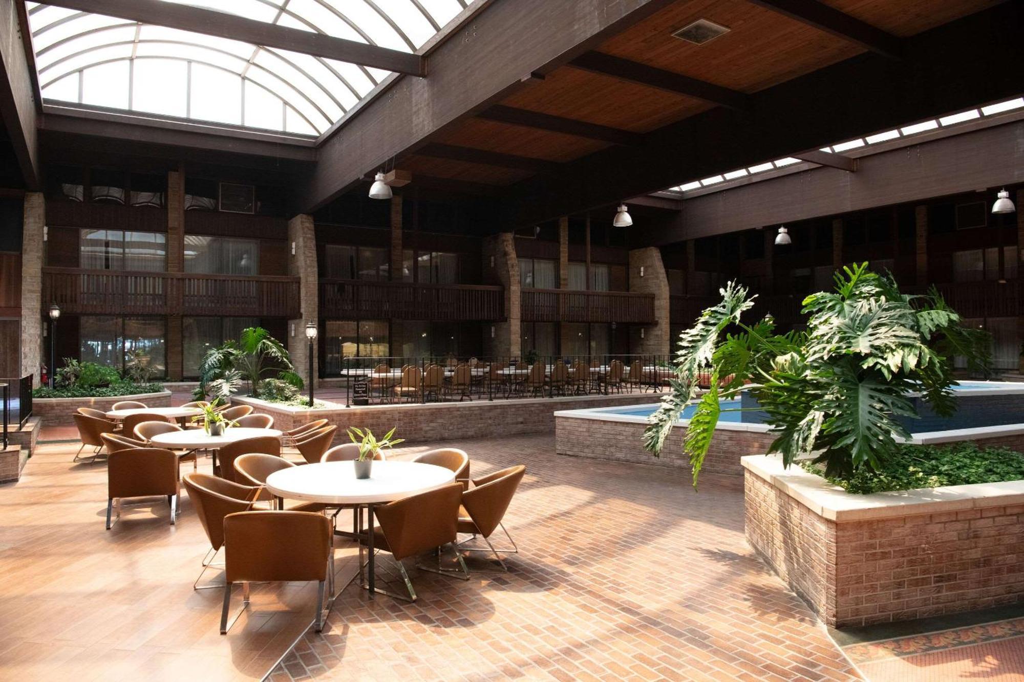 Quality Inn & Conference Center Somerset Buitenkant foto