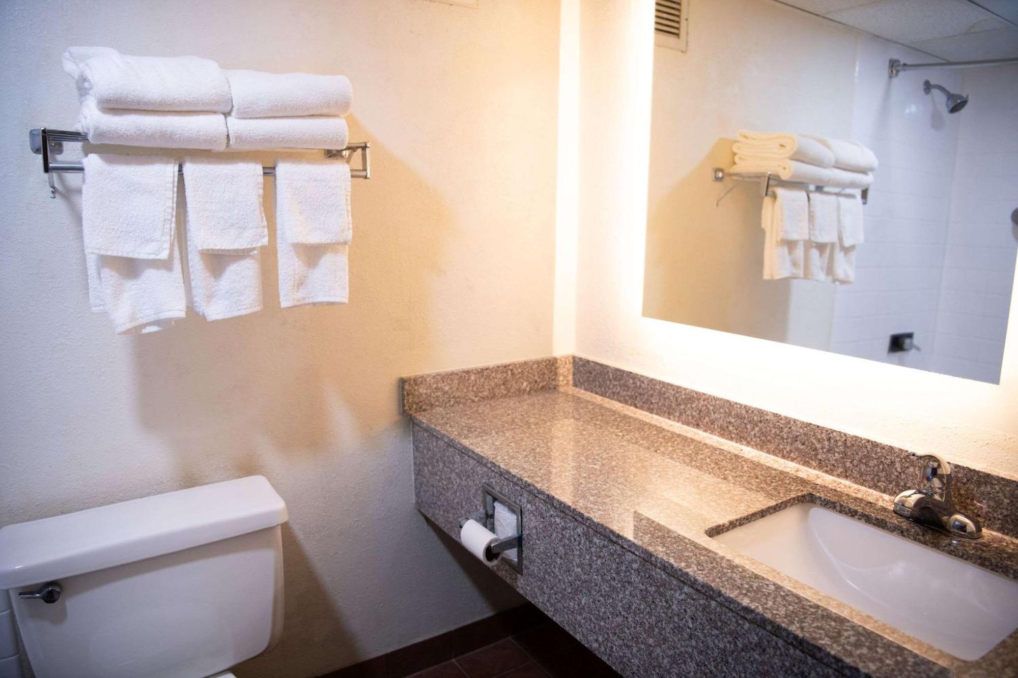 Quality Inn & Conference Center Somerset Buitenkant foto